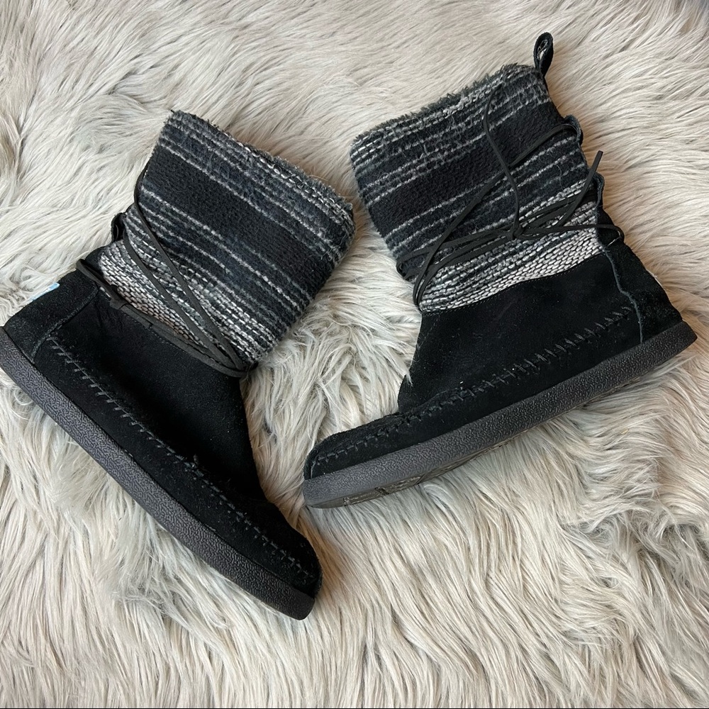 $10 CLOSET SALE❗️Toms Black Knit Boots Size 8